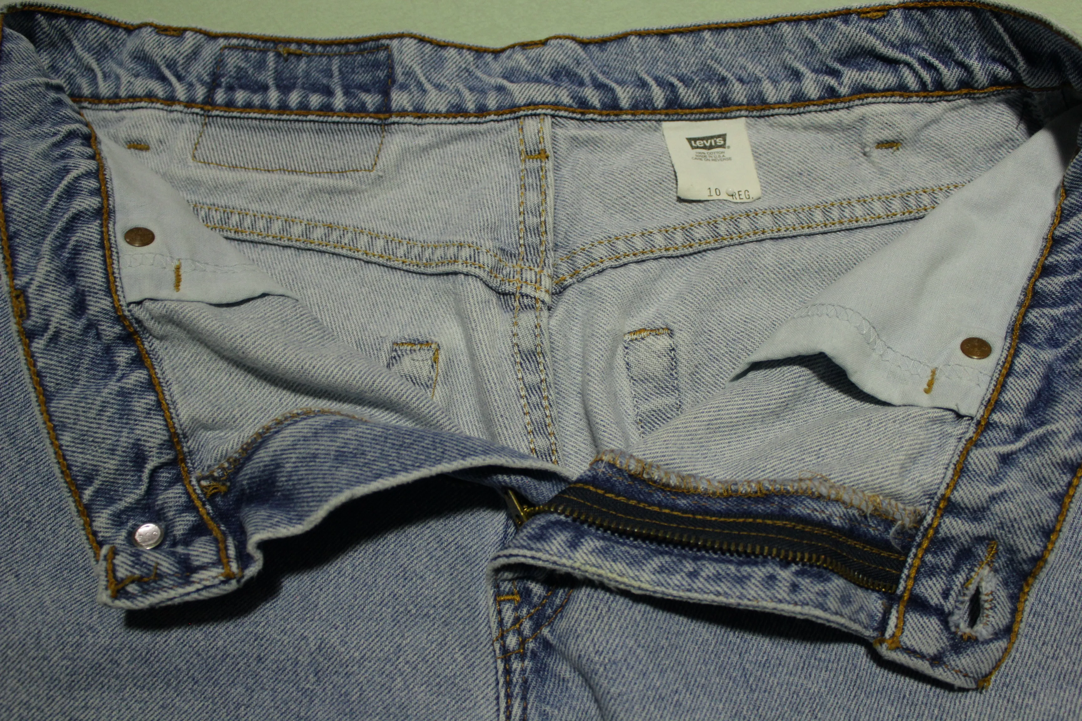 Levis 554 38955-0703 Vintage 90's Faded Blue Mom Jean Shorts