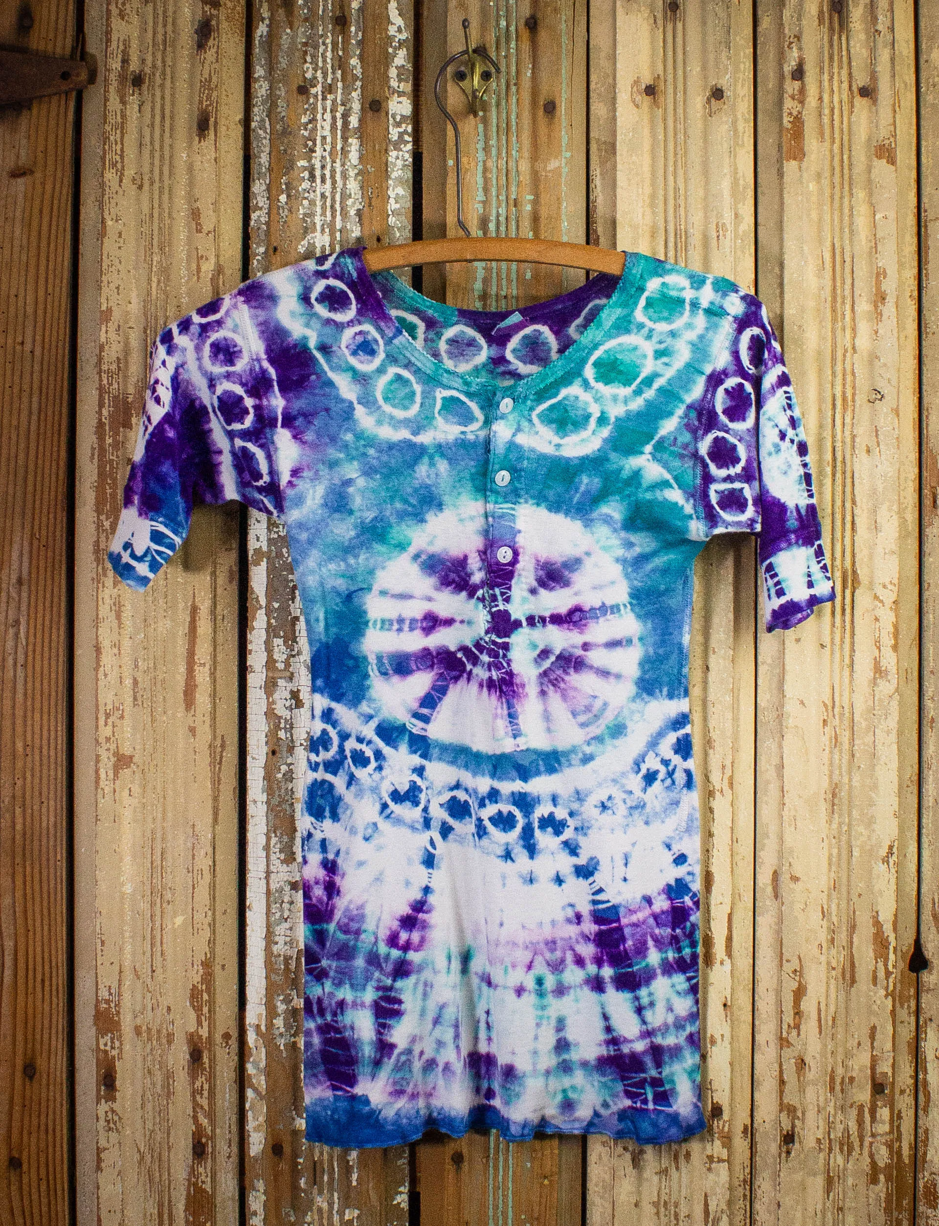 Vintage 1960s Mihitabel Tie Dye Henley T-Shirt in Blue, Purple, and White - Size XS