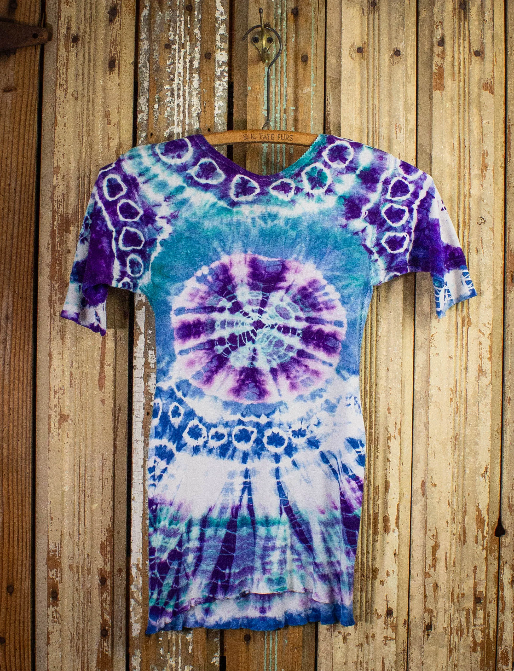 Vintage 1960s Mihitabel Tie Dye Henley T-Shirt in Blue, Purple, and White - Size XS