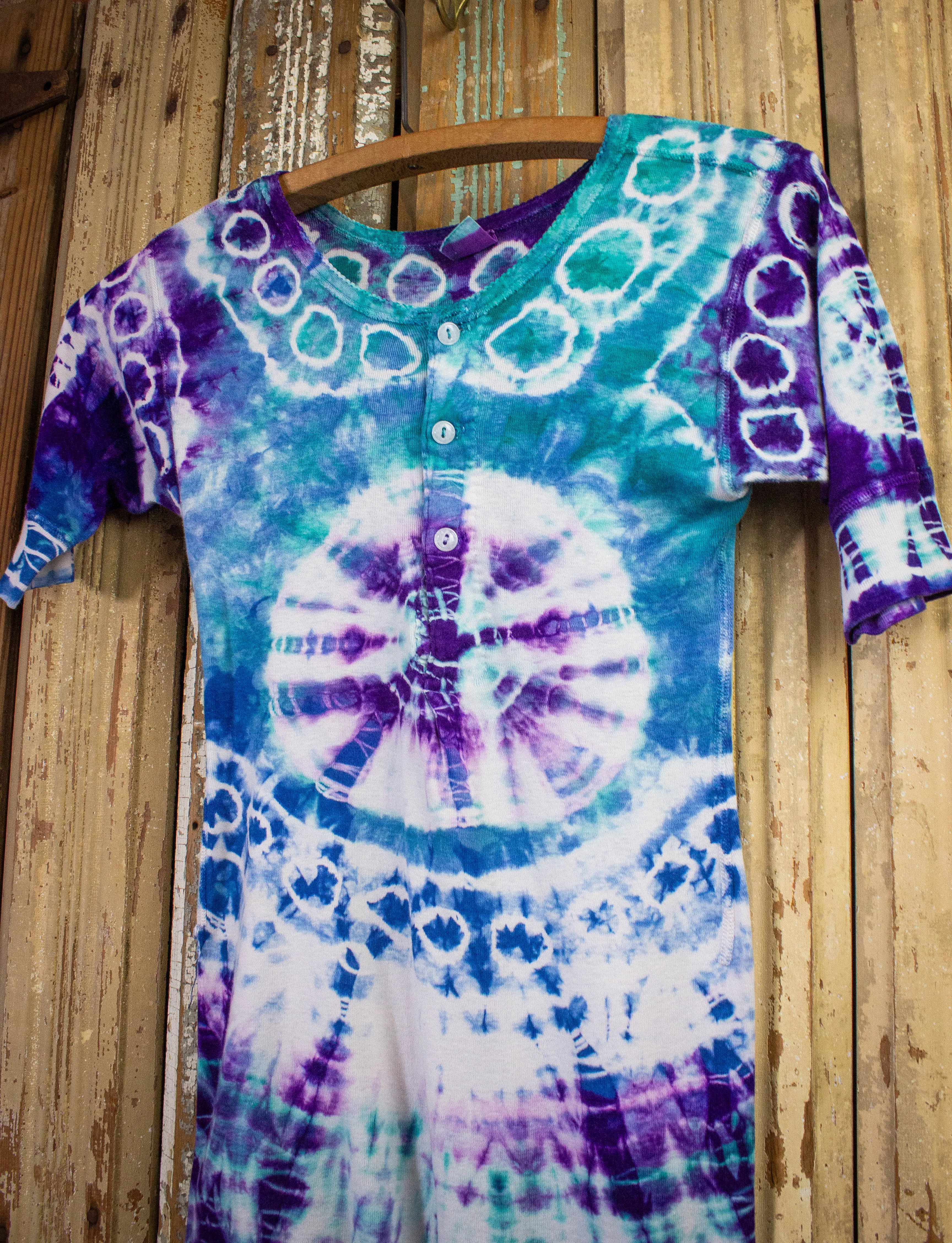 Vintage 1960s Mihitabel Tie Dye Henley T-Shirt in Blue, Purple, and White - Size XS